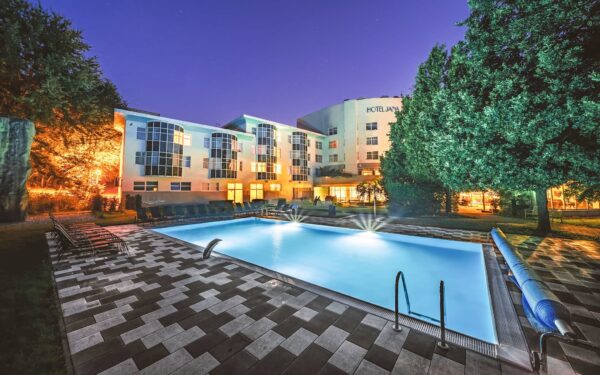 Morava: Přerov v Hotelu Jana **** se snídaní/polopenzí a wellness (bazén, vířivka, 3 sauny, 2 páry) + kolárna