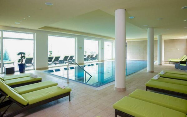 Meklenburská jezerní plošina v Seehotelu Fleesensee ****s se snídaní a wellness (bazén, sauny) + sleva na golf