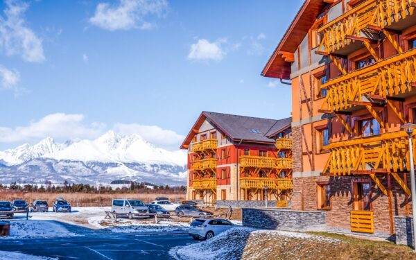 Vysoké Tatry u ski areálu: Tatragolf Mountain Resort **** v apartmánu se snídaní/polopenzí + sleva na aquapark