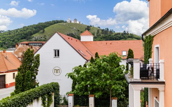 Dovolená na jižní Moravě blízko Pálavy: Historické centrum Mikulova v Hotelu Radost se snídaněmi formou bufetu