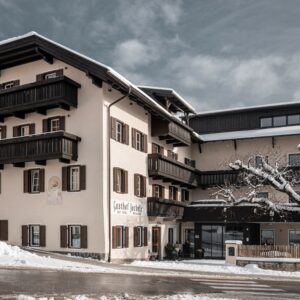 Jižní Tyrolsko v rodinném Hotelu Gasthof Jochele **** s polopenzí a wellness se 2 saunami, lyžárnou a skibusem