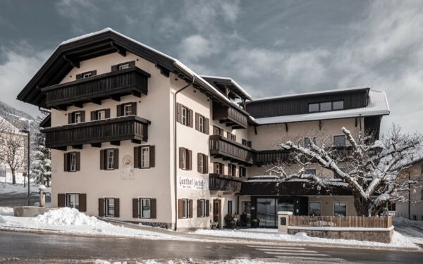 Jižní Tyrolsko v rodinném Hotelu Gasthof Jochele s polopenzí a wellness se 2 saunami, lyžárnou a skibusem