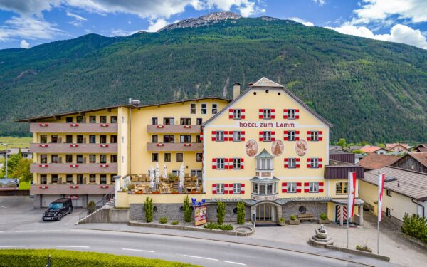 Tyrolsko aktivně v Hotelu zum Lamm *** s polopenzí a wellness + vstup do outdoorového parku a na bouldering
