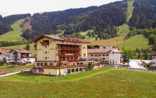 Tyrolsko v Hotelu Austria *** s polopenzí, neomezeným vstupem do wellness (vnitřní bazén a sauny) + karta slev