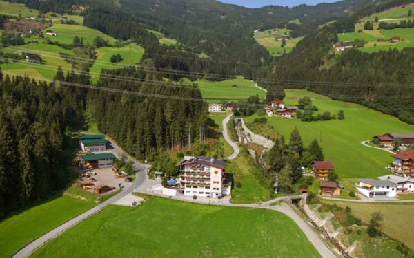 Tyrolsko: Údolí Zillertal v Das Hotelu Hubertus *** s polopenzí a neomezeným wellness + dřívější check-in