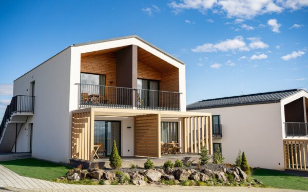 Vysoké Tatry: Pobyt v apartmánu v Royal Village se snídaní a vstupem do wellness + Prosecco, golf a sleva