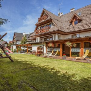 Polské Tatry a Zakopané ve Wille Baciarka se snídaní a wellness (bazén, vířivky, sauny) + herna, dětské hřiště