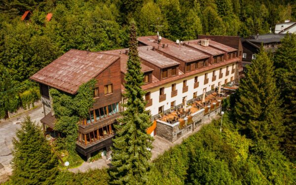 Pobyt na úpatí Lysé hory u Satinských vodopádů v Hotelu Ondráš z Beskyd *** s kulečníkem + polopenze
