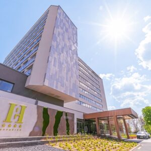 Pobyt na břehu Balatonu v Hotelu Helikon **** s polopenzí a neomezeným wellness s bazénem, vířivkami a saunami