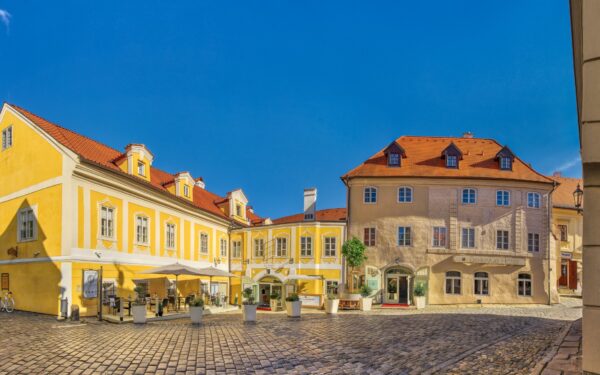 Český Krumlov přímo v centru: Luxusní Bellevue Hotel **** se snídaní, privátní saunou, sektem a Krumlov Card