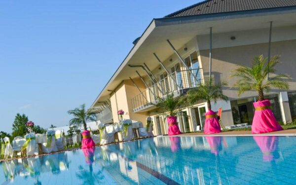 Pobyt 30 km od Budapešti v Szépia Bio & Art Hotelu **** s polopenzí/plnou penzí, wellness a sportovním vyžitím