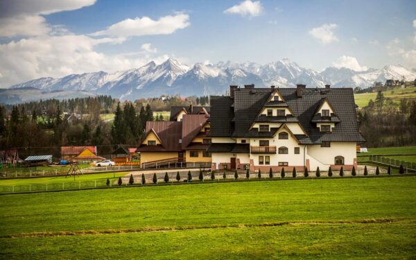 Polské Tatry stylově: Białka Tatrzańska v Penzionu Silverton se snídaní, saunou a posilovnou + vířivka, drink