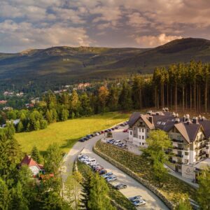 Szklarska Poręba u hranic s ČR: Czarny Kamień RESORT & SPA **** se snídaní/polopenzí + wellness a láhev vína