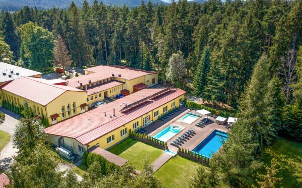 Vysoké Tatry ve Family Resortu Lučivná s polopenzí, venkovními bazény a wellness centrem + animační program