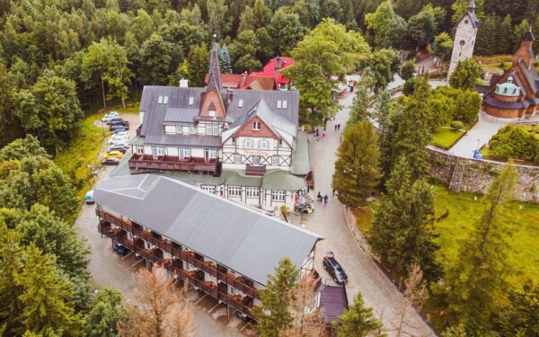 Polsko u hranic: Krkonoše blízko lanovky na Sněžku v Hotelu Tarasy Wang *** s polopenzí a každodenním wellness