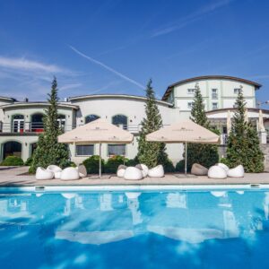Plzeň blízko přehrady a atrakcí v Parkhotelu **** se snídaněmi a venkovním bazénem neomezeně + fitness a sleva