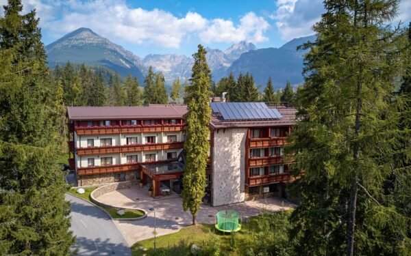 Relax ve Vysokých Tatrách: Štrbské Pleso ve Wellness Hotelu Borovica **** s polopenzí + bazény, sauny a masáž