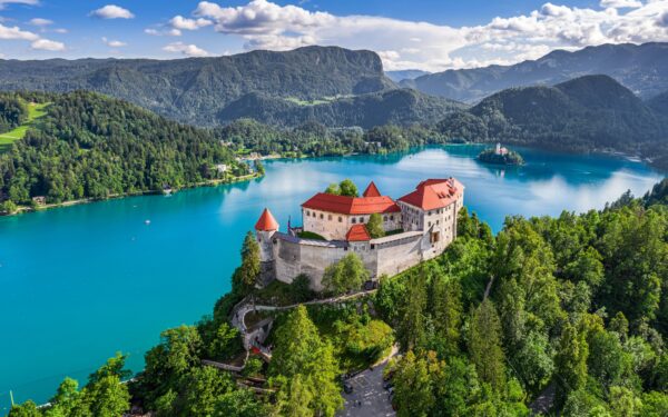 Slovinsko u národního parku Triglav a jezera Bled v Hotelu Grajski dvor *** se snídaní či polopenzí + vířivka
