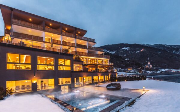 Tyrolsko nedaleko NP a ski areálů ve 4* Tuberis Nature & Spa Resortu s polopenzí a wellness + bohatý program