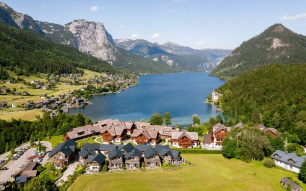 Štýrsko: Solná komora ve 4* MONDI Appartments am Grundlsee se snídaní, wellness a jógou + poukaz do restaurace