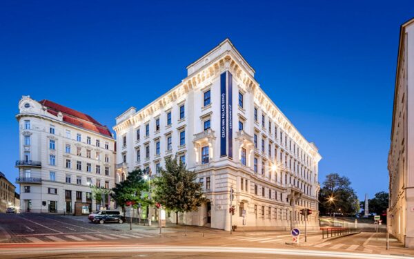 Brno luxusně přímo v centru: 5* Hotel Grand Palace Brno se snídaněmi, vstupem do sauny a masáží + fitness