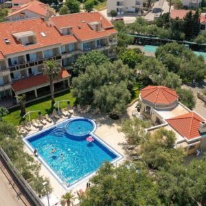 Chorvatsko: Pag jen 3 km od pláže Zrće v apartmánu pro 2 až 4 osoby v Aparthotel Resortu Trcol **** s bazénem