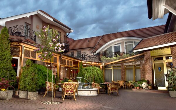 Slovensko: Komárno v Hotelu Banderium *** s polopenzí a celodenním vstupem do termálních lázní + úschovna kol