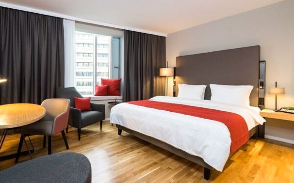 Hamburk v Hotelu Holiday Inn Hamburg – City Nord **** se snídaněmi, saunou v 18. patře + dítě do 12 let zdarma