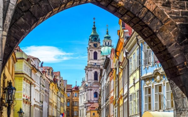 Praha u přírodního parku v Hotelu Smaragd *** se snídaní nebo polopenzí a dětským hřištěm + mazlíček zdarma