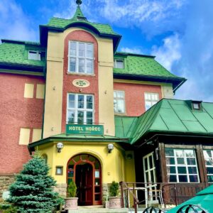 Krkonoše: Dovolená v Peci pod Sněžkou v Hotelu Hořec **** s polopenzí, vstupem do sauny a welcome drinkem