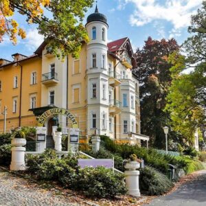 Mariánské Lázně nedaleko centra v historickém B&B Villa Hotelu *** se snídaněmi + zkrášlovací služby v salonu