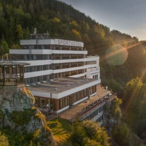 Vídeňské Alpy ve Sporthotelu am Semmering *** s polopenzí, neomezeným wellness a fitness + lanový park