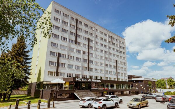 Slovensko v Alibaba Kongres Hotelu & Spa *** se snídaněmi a wellness (finská, parní a infrasauna) + masáž