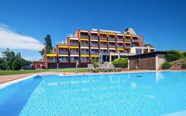 Balaton pár kroků od břehu: Hotel Margaréta **** s polopenzí a neomezeným wellness (bazény, sauny, vířivky)