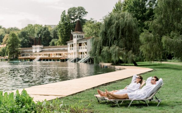 Maďarsko jen 100 m od jezera Hévíz v Bonvital Wellness & Gastro Hotelu ****+ s neomezeným wellness a polopenzí