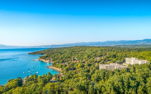 Chorvatsko: Ostrov Krk 150 m od pláže v Magal Hotelu by Aminess *** s polopenzí, fitness a animačním programem
