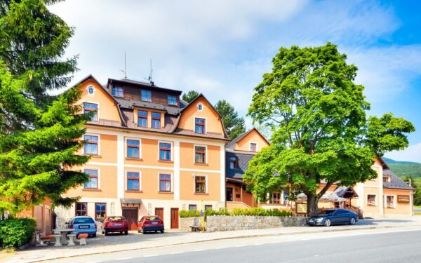 Hrubý Jeseník v Hotelu Stará Pošta *** se snídaní, bazény, saunou a sportovním vyžitím + dětské hřiště