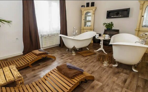 Pobyt u Jičína: Hotel Český Ráj *** s polopenzí, vířivkou a pivními lázněmi + koupel s tematickým občerstvením