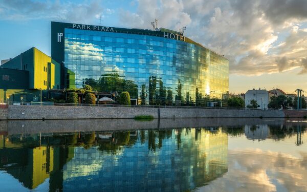 Vratislav: Pobyt v centru jen 700 m od katedrály v Hotelu HP Park Plaza **** se snídaní a saunou + děti zdarma
