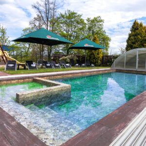 Benešov u Prahy a zámku Konopiště: Hotel Benica *** s adventure golfem, vířivkou a saunou + snídaně/polopenze