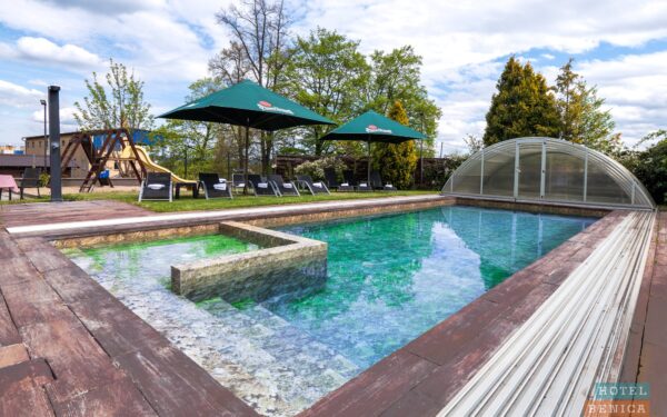 Benešov u Prahy a zámku Konopiště: Hotel Benica *** s adventure golfem, vířivkou a saunou + snídaně/polopenze