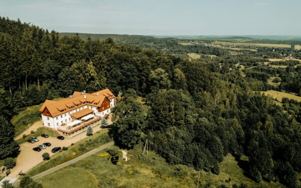 Polsko: Jizerské hory jen 3 km od hranic s Českem v Hotelu Le Mont Medical & SPA s polopenzí + bazén a sauna