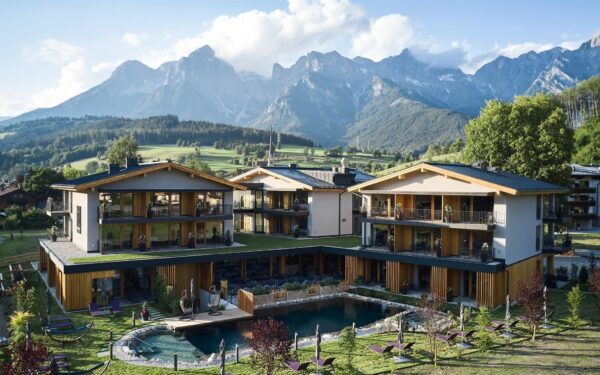 Relax v Berchtesgadenských Alpách: Hotel MorgenZeit **** se snídaní, bazénem a saunami + večeře, drink a slevy