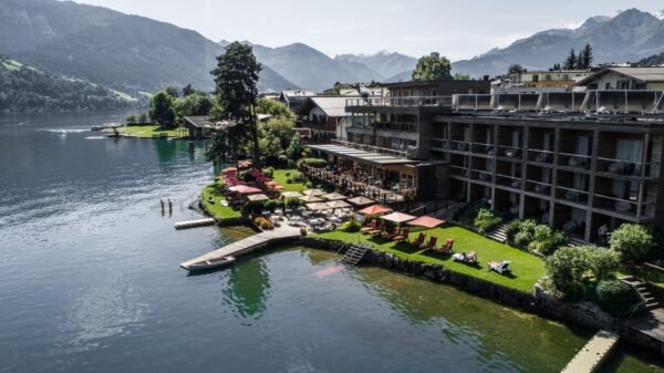 Pobyt na břehu Zellského jezera ve 4* Hotelu Seevilla Freiberg s polopenzí a wellness + zapůjčení lodi a slevy