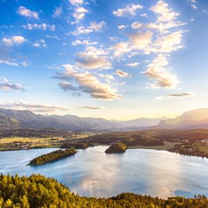 Alpská dovolená u jezera Wörthersee: Pobyt v Hotelu Rocket Rooms se snídaní, občerstvením a kartou plnou slev